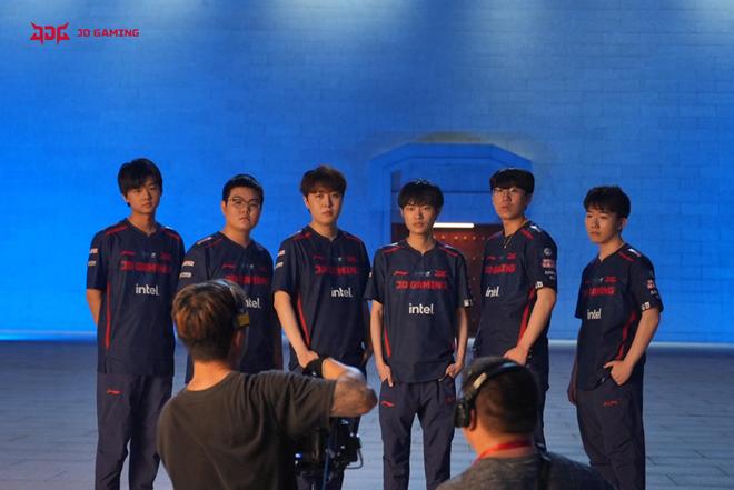 她再度闯入 她再度闯入