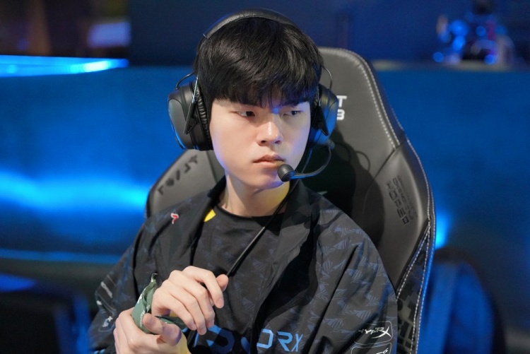 而在本届比 而在本届比