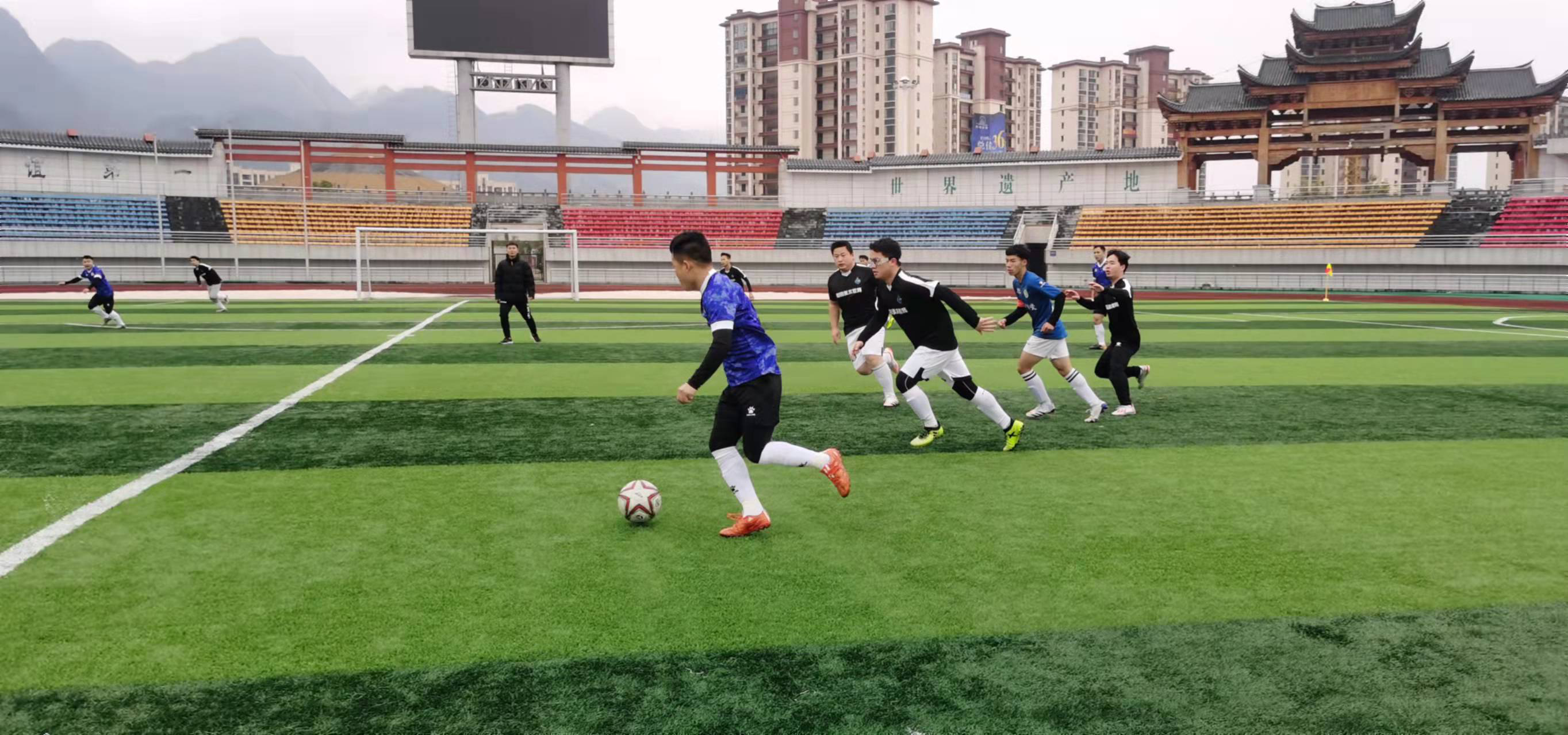 尤其是年轻 尤其是年轻